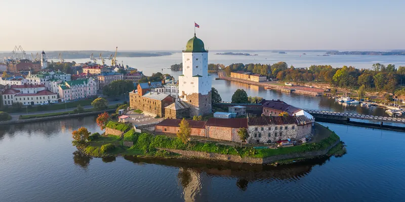 Lâu đài Vyborg và tháp St. Olaf